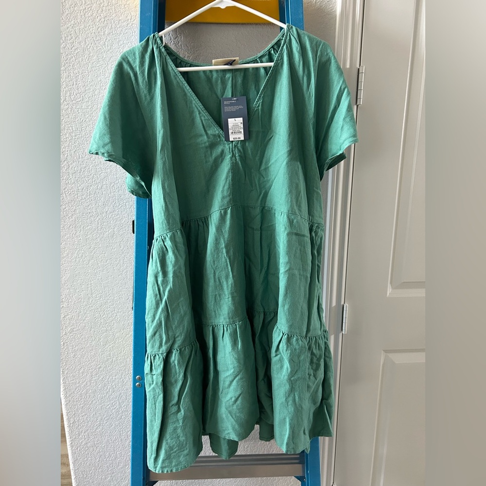 Universal Thread Green V-Neck Short Sleeve Mini Sundress From Target